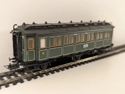 Trix – 3rd Class Express Train Passenger Car (HO Gauge) - Image 1 of 4