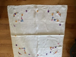 Vintage Linen Luncheon Cloth Embroidery with Crochet Edging 32"X34" - Picture 1 of 5