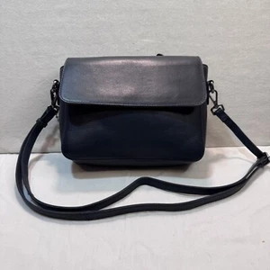 Smith & Wesson Dynamic Crossbody Purse, Concealed Carry Handbag Navy Blue - Picture 1 of 15