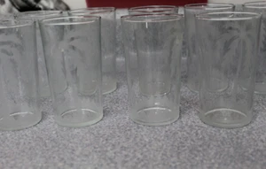 Vintage Lot of 9 Palm Tree etchted frosted glasses 4 1/2" Tumblers - Picture 1 of 4