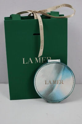 La Mer 小巧型 3 英寸口袋卡扣标志圆形镜面全新礼品袋丝带 — 第 1/4 张图片