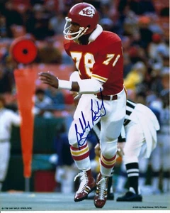 KANSAS CITY CHIEFS BOBBY BELL SIGNED 8x10 PHOTO - Picture 1 of 1