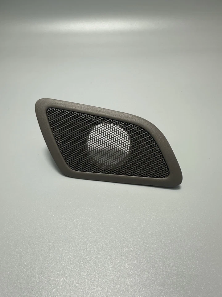 Cubierta de parrilla tweeter puerta delantera derecha Lexus GX470 2003-2009 FABRICANTE DE EQUIPOS ORIGINALES Foto 1 de 3