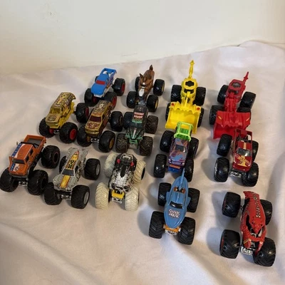 Hot Wheels Monster Jam Trucks Lot 14 Grave Digger El Toro Loco MaxD Shark Wreak - Image 1 of 4