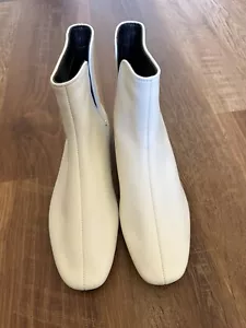 New THE ROW Leather Almond Toe AVA Slip On Flat White Ankle Boots Eu 39 - Picture 1 of 5