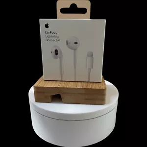 APPLE EarPods Lightning Wired Earphones Headphones . In original package. Sealed - Picture 1 of 5