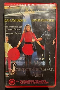 MY STEPMOTHER IS AN ALIEN (1989) VHS VIDEO CASSETTE - KIM BASINGER - CLAMSHELL - Picture 1 of 4