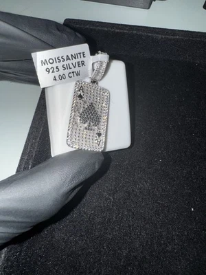 Colgante con dije de as de pala de plata de ley 925 de rodio de moissanita de 4 quilates Foto 1 de 2