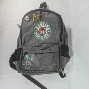 Grauer Rucksack Stranger Things Hawkins High School Patches Official Netflix - Bild 1 von 4