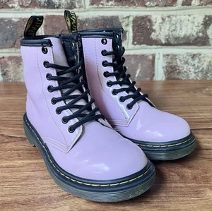 Botas de Combate Dr. Martens Niños 13US Doc Charol Rosa Pálido Niñas Con Cordones - Imagen 1 de 12