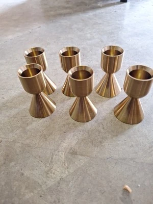 Portavelas cónicas doradas de 6 piezas para velas cónicas de aluminio de doble extremo Foto 1 de 3