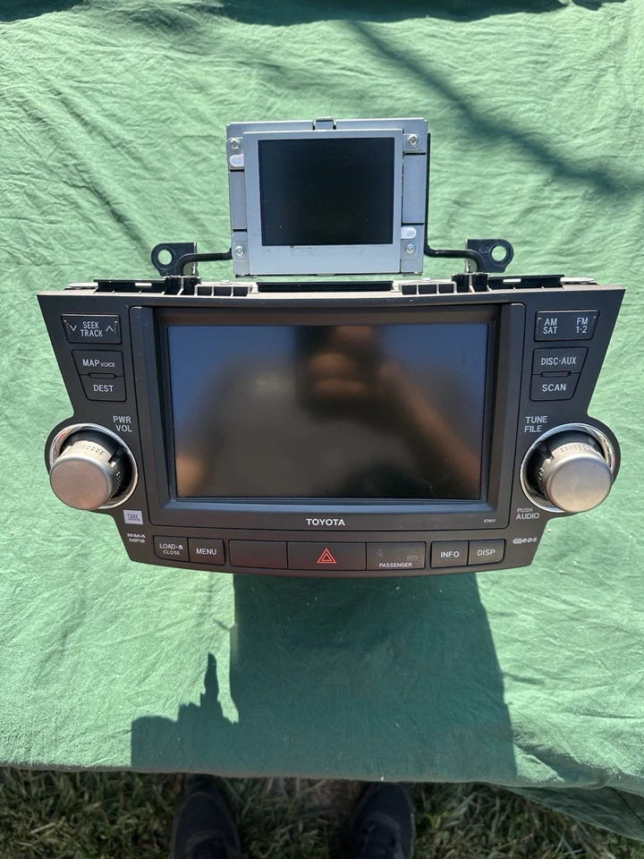2008-2010 Toyota Highlander Hybrid Navigation Radio Display Screen 86120-48F30 - Image 1 of 4
