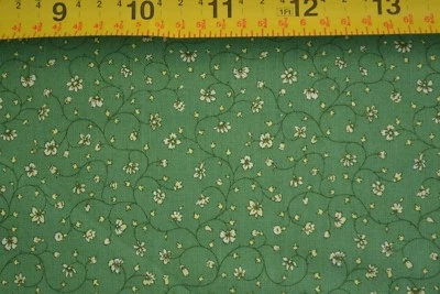 RJR FABRICS By 1/2 Yd, White Calico on Green Quilt Cotton, RJR/Hasegawa/Sweet Victoria, B665