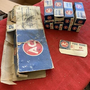 NOS AC-44 Spark Plugs ‘4 equal Green Rings' ‘FIRE RING' Made in USA Chevrolet GM - Picture 1 of 13