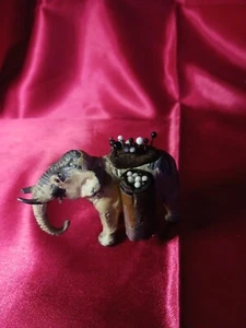 "Cojín de elefante de hierro fundido alemán vintage 3,25""x2"" con pasadores"  - Imagen 1 de 6