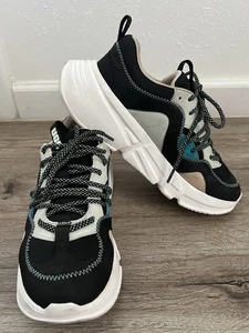 UGG CALLE LACE BLACK MULTI NUBUCK COMFORT SNEAKERS, WOMEN US 6.5 - Picture 1 of 8