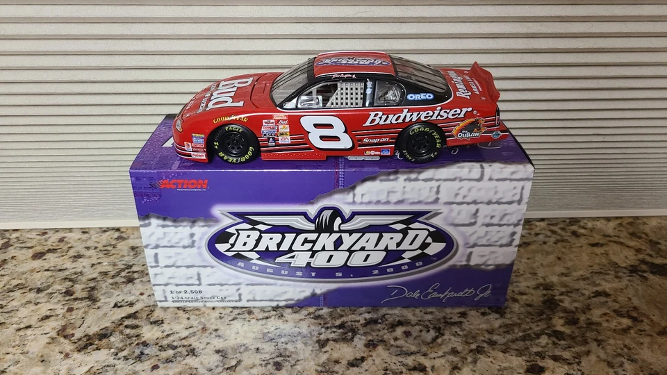 Coche diecast Action 1:24 Dale Earnhardt Jr #8 Budweiser Brickyard 400 1/24 Foto 1 de 3