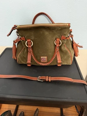 Cartera florentina de gamuza verde oliva Rooney & Bourke Foto 1 de 4