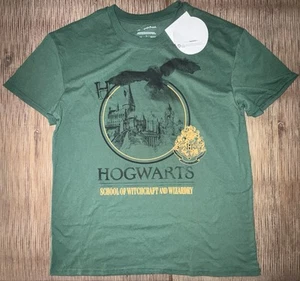 Harry Potter Hogwarts T Shirt School Of Witchcraft And Wizardy  Size: Large - Picture 1 of 3
