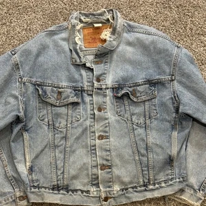 Vintage 90s Levi's Denim Jacket Blue Trucker Distressed Faded 70598 USA Mens XL - Picture 1 of 7