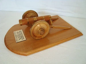 Vintage Holz Schwarzpulver Kanone Kalter Krieg Ära Armee Auszeichnung an bulgarischen Oberst - Bild 1 von 12