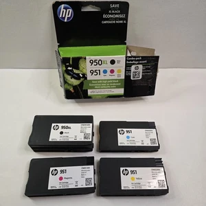 SET PACCHETTO COMBINATO INCHIOSTRO TRICOLORE ORIGINALE HP 950XL NERO / 951 OEM SCADUTO 2020 NUOVO - Foto 1 di 6
