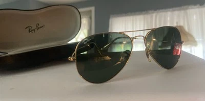 Gafas de sol clásicas Ray-Ban Aviator de colección con marco de metal dorado y estuche auténticos Foto 1 de 4