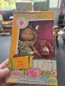 1982 Kenner SSC Strawberry Shortcake Angel Cake Puppe & Soufflé Stinktier Haustier in Box - Bild 1 von 7