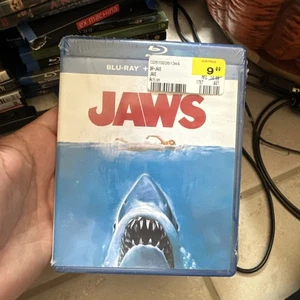 Jaws (Blu-ray, 1975) Brandneu (FYE) - Bild 1 von 2
