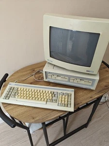 Amstrad PC1512 DD PC RARE VINTAGE 1986 with original MONITOR & KEYBOARD - Photo 1/12
