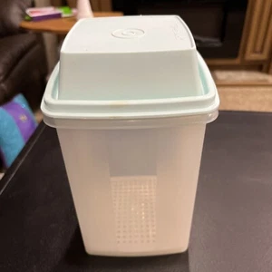 Vintage Tupperware #1560 Large Aqua Pick a Deli Pickle Keeper Teal Mint Lid - Picture 1 of 3