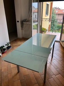 Tavolo allungabile in vetro temperato - Foto 1 di 6