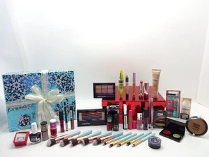 Maybelline Blockbuster 26pc Beauty Box Gift Set for Women, 10pc Brush Set + Ring - Picture 1 of 9