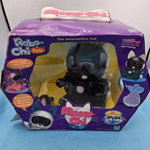 2000 Meow-Chi Black Cat Interactive Robo-Chi Pet Tiger Electronics NUOVO *scatola usurata - Foto 1 di 7