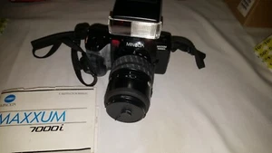 Vintage Minolta Maxxum 7000 SLR w flash and lens - Picture 1 of 8