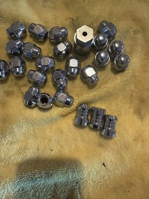 Hyundai Palisade Tucson Santa Fe Sonata Kona Factory OEM Lug Nuts Locks & Key - Image 1 of 4