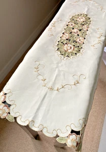 DE COLECCIÓN MARFIL POLIÉSTER CORREDOR DE MESA VERDE BORDADO DISEÑO FLORAL ~ 34" X 15" - Imagen 1 de 3