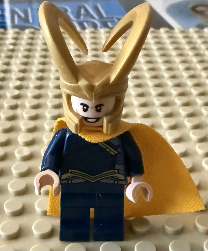 Lego Marvel Thor Ragnorak 76088 Loki Blue Suit Variant Minifigure - Image 1 of 1