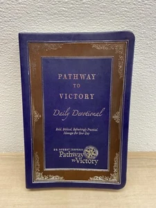 2020 Pathway To Victory Daily Devotional Leather Cover Book - Foto 1 di 7