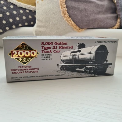 Proto 2000 Series 8000 Gallon Type21 Riveted Tank Car HO Scale Kit - SHELL #1536 - Image 1 of 4