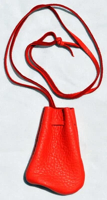 Bolsa medicinal de cuero de ciervo hecha a mano - estilos lisos y con flecos Foto 1 de 4