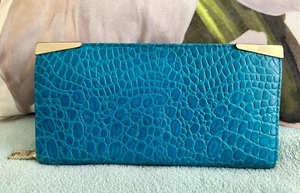 DKNY ~ Cartera Cartera Cartera Azul Turquesa Imitación Cuero Cocodrilo Cremallera Alrededor - Imagen 1 de 13