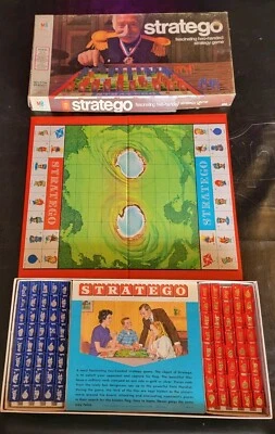 VINTAGE STRATEGO BOARD GAME 100% COMPLETE 1975 MILTON BRADLEY - Image 1 of 4