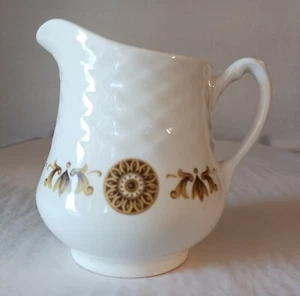 Vintage Gold Medallion Enoch Wedgwood (Tunstall) Ltd. Creamer England 8 ounces - Picture 1 of 7