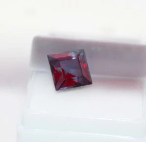 Brillante Alejandrita Cuadrada de 5-6 Ct | Gema Cambiante de Color Natural Rara Certificada - Imagen 1 de 4