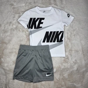 Nike Short Sleeve T-Shirt & Shorts 2 Piece Set Outfit White/Gray Size 5 Boys NWT - Picture 1 of 7