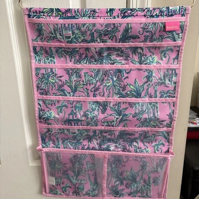 Nuevo Lily Pulitzer Organizador Colgante Rosa Lila Fuera de Oficina Foto 1 de 4