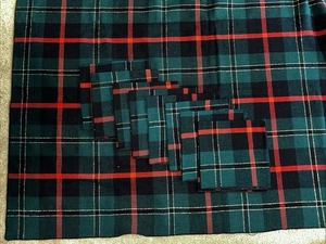 Tovaglia Natalizia Plaid 60" x 84" Rosso Verde Tartan Oro Filo Metallizzato NUOVA - Foto 1 di 7