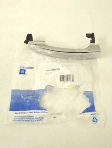 New OEM Genuine GM Outer Door Handle 2007-2016 Acadia Traverse 22867272 Chrome  - Picture 1 of 7