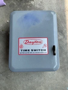 Dayton 24 Hour Dial Time Switch 2E022B - Picture 1 of 3
